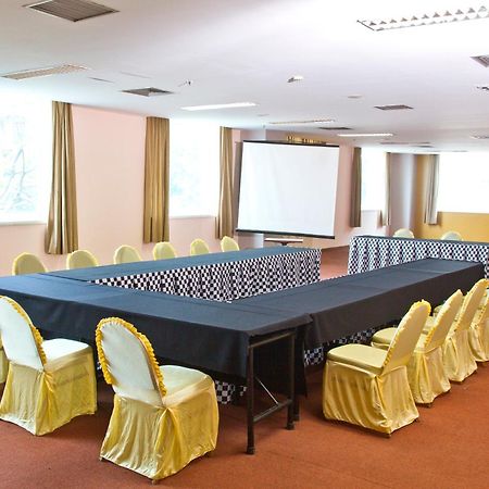 NAM Center Hotel Kemayoran Jakarta Buitenkant foto