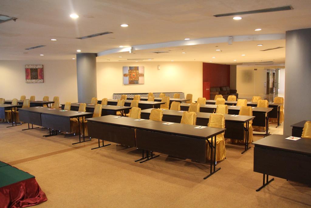 NAM Center Hotel Kemayoran Jakarta Buitenkant foto