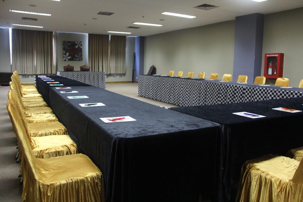 NAM Center Hotel Kemayoran Jakarta Buitenkant foto