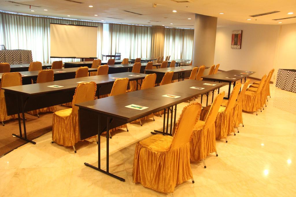 NAM Center Hotel Kemayoran Jakarta Buitenkant foto